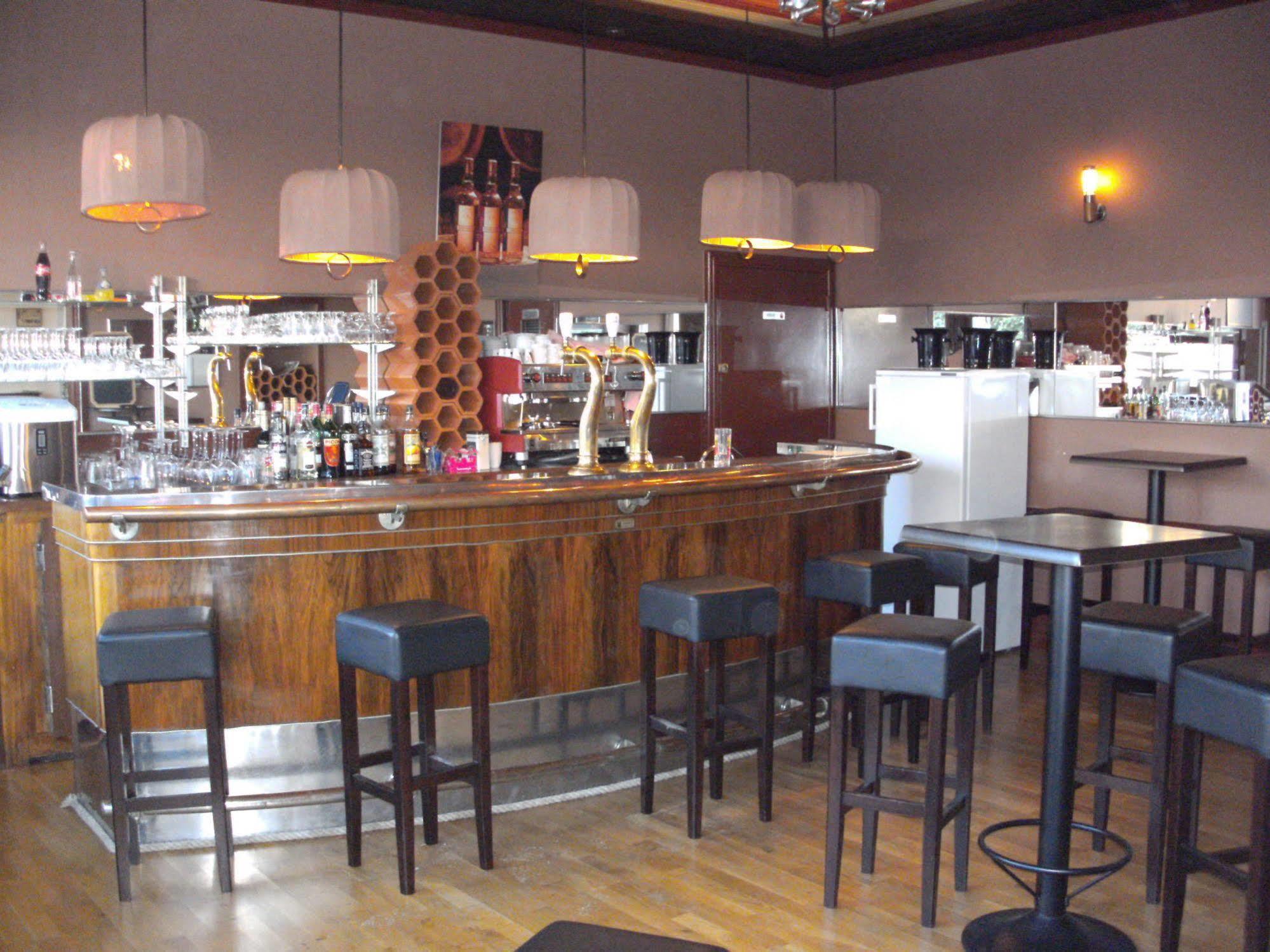 Hotel Bar Restaurant Saint Paul Verdun-sur-Meuse Exterior photo